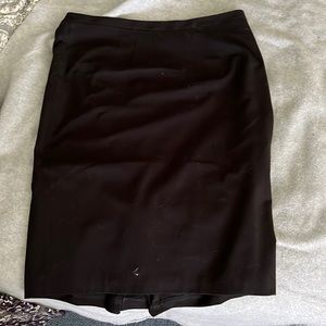 Polyester/spandex pencil skirt with side zipper